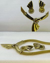 Vintage Gold Tone Mesh and Clip-on Earring set