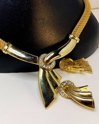 Vintage Gold Tone Mesh and Clip-on Earring set
