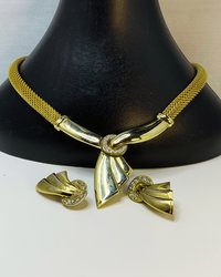 Vintage Gold Tone Mesh and Clip-on Earring set