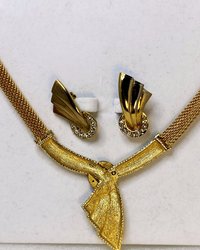 Vintage Gold Tone Mesh and Clip-on Earring set