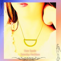 Vintage - Gold toned Saturday half-moon necklace