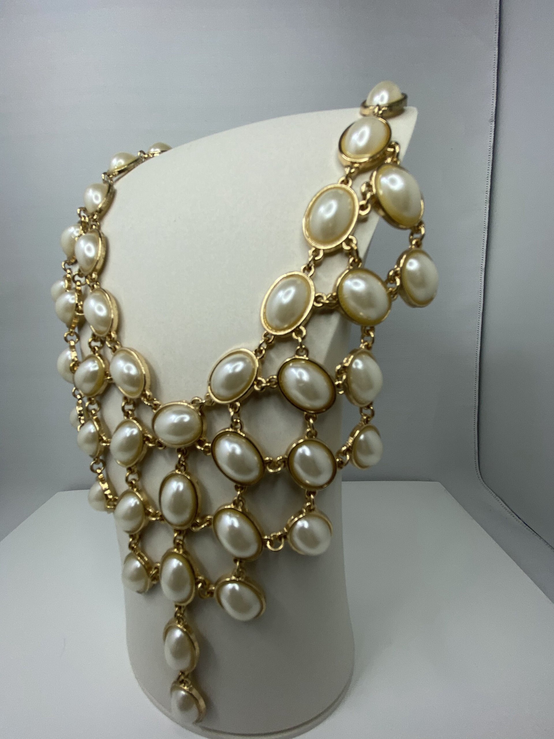 Vintage - Elegant draped neckline oval faux pearl cabochons in gold tone necklace