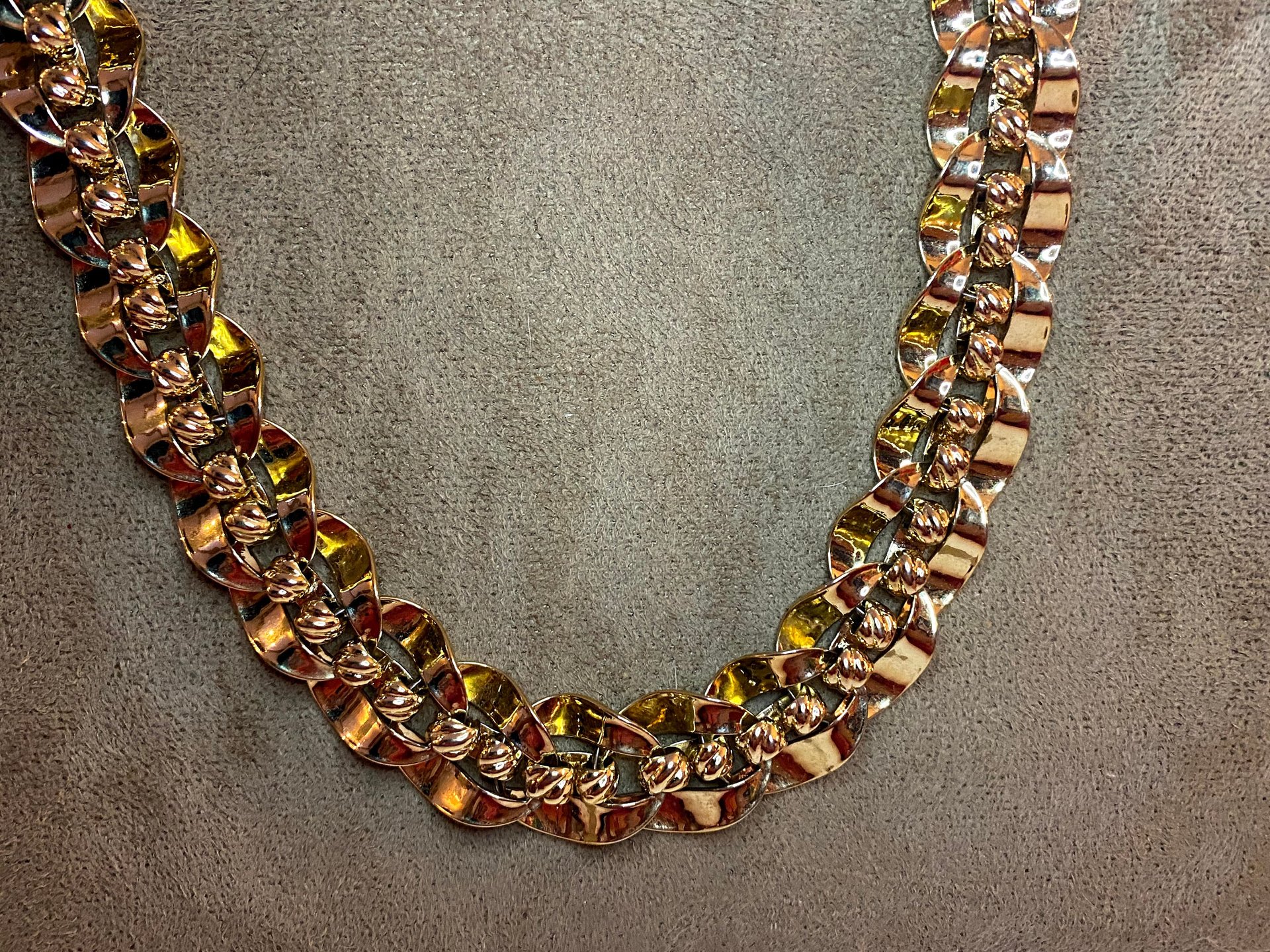 Vintage -  Gold tone choker necklace