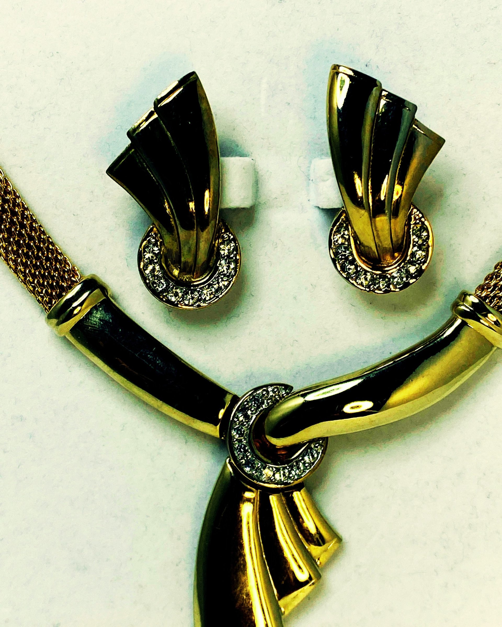 Vintage Gold Tone Mesh and Clip-on Earring set