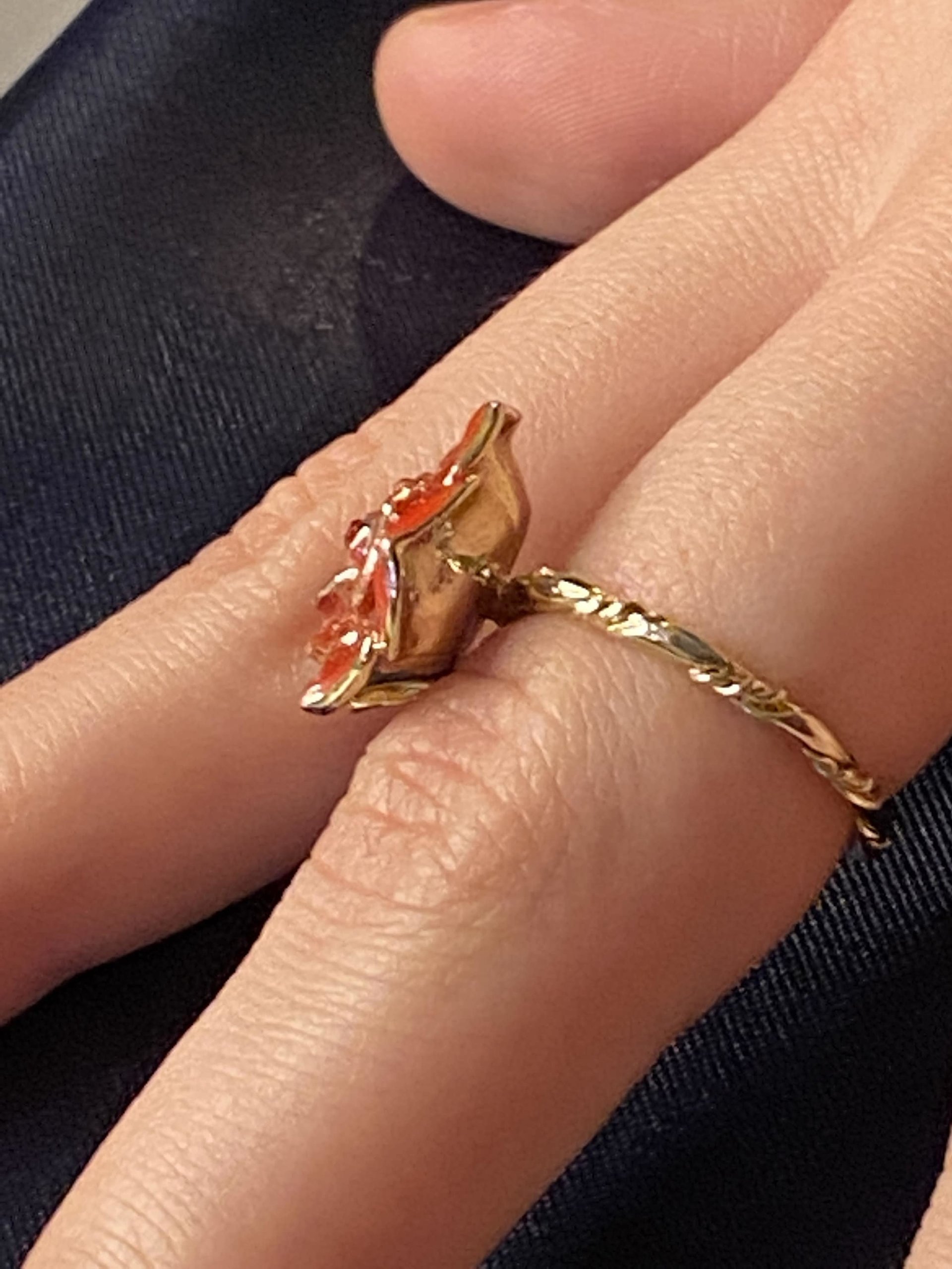 Red Rose enamel twisted band ring