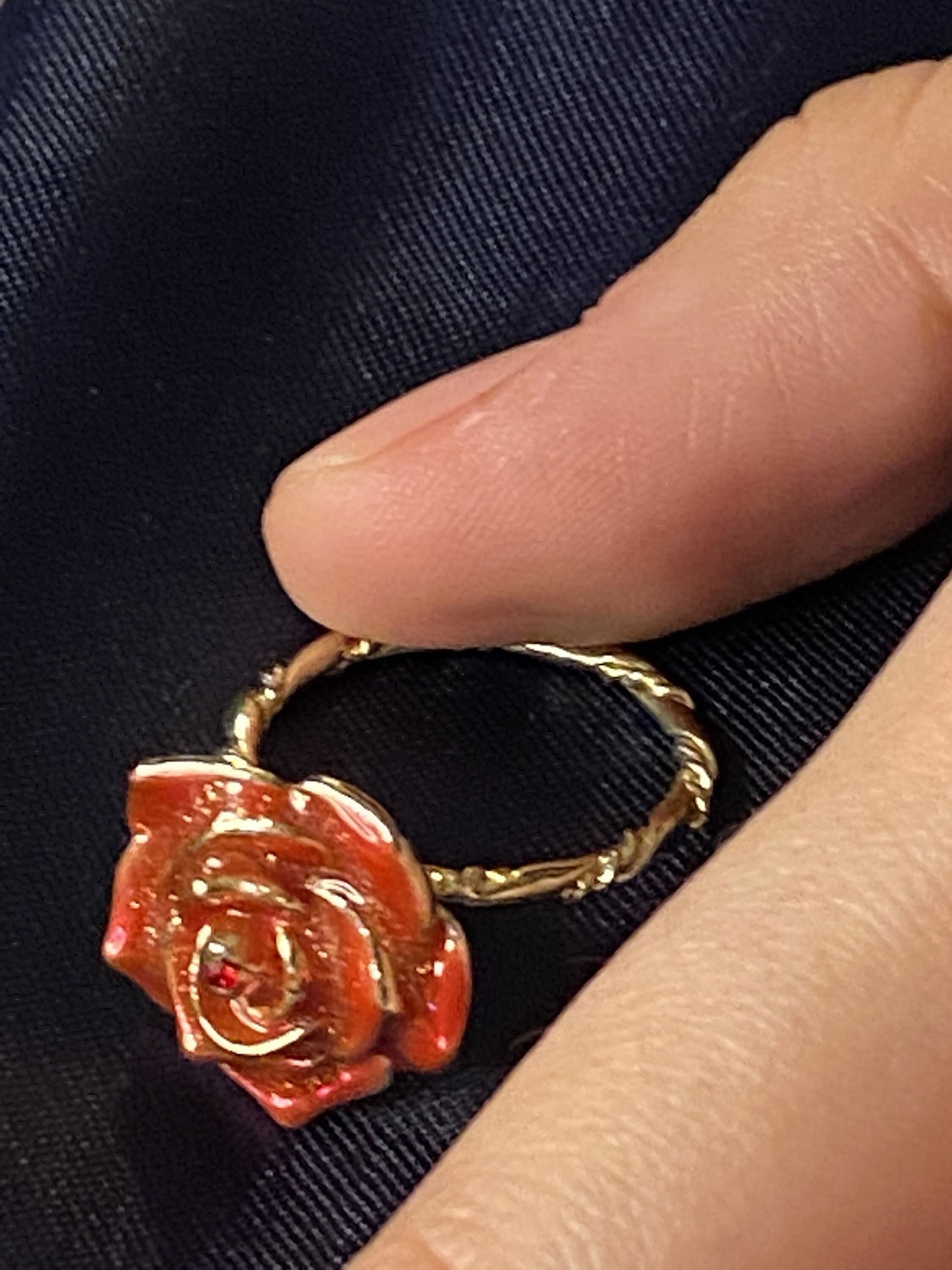 Red Rose enamel twisted band ring