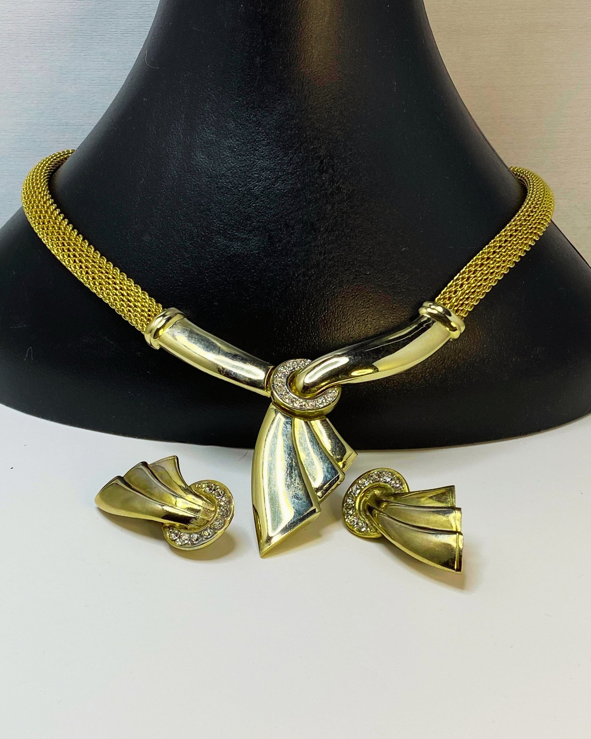 Vintage Gold Tone Mesh and Clip-on Earring set