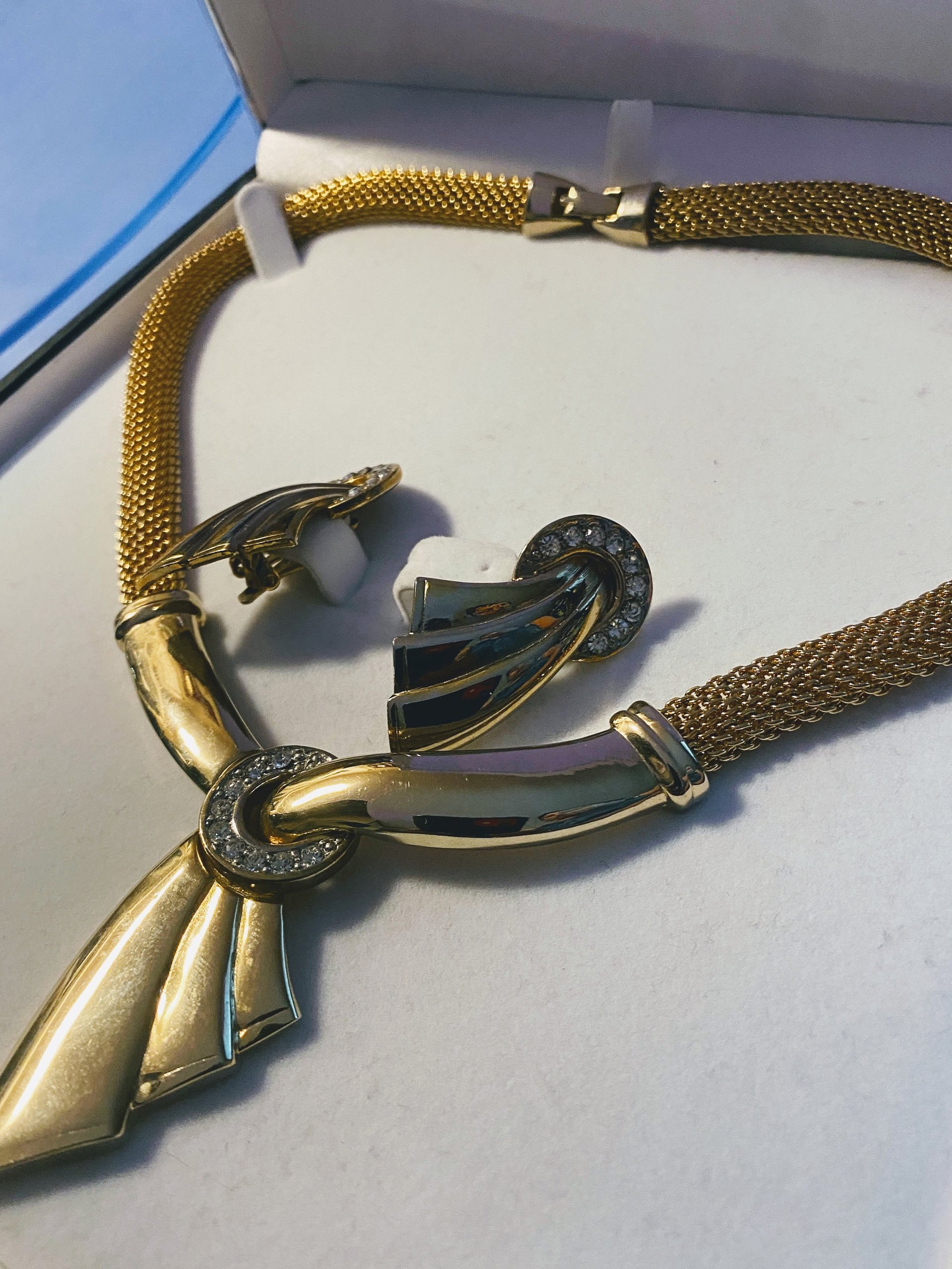 Vintage Gold Tone Mesh and Clip-on Earring set