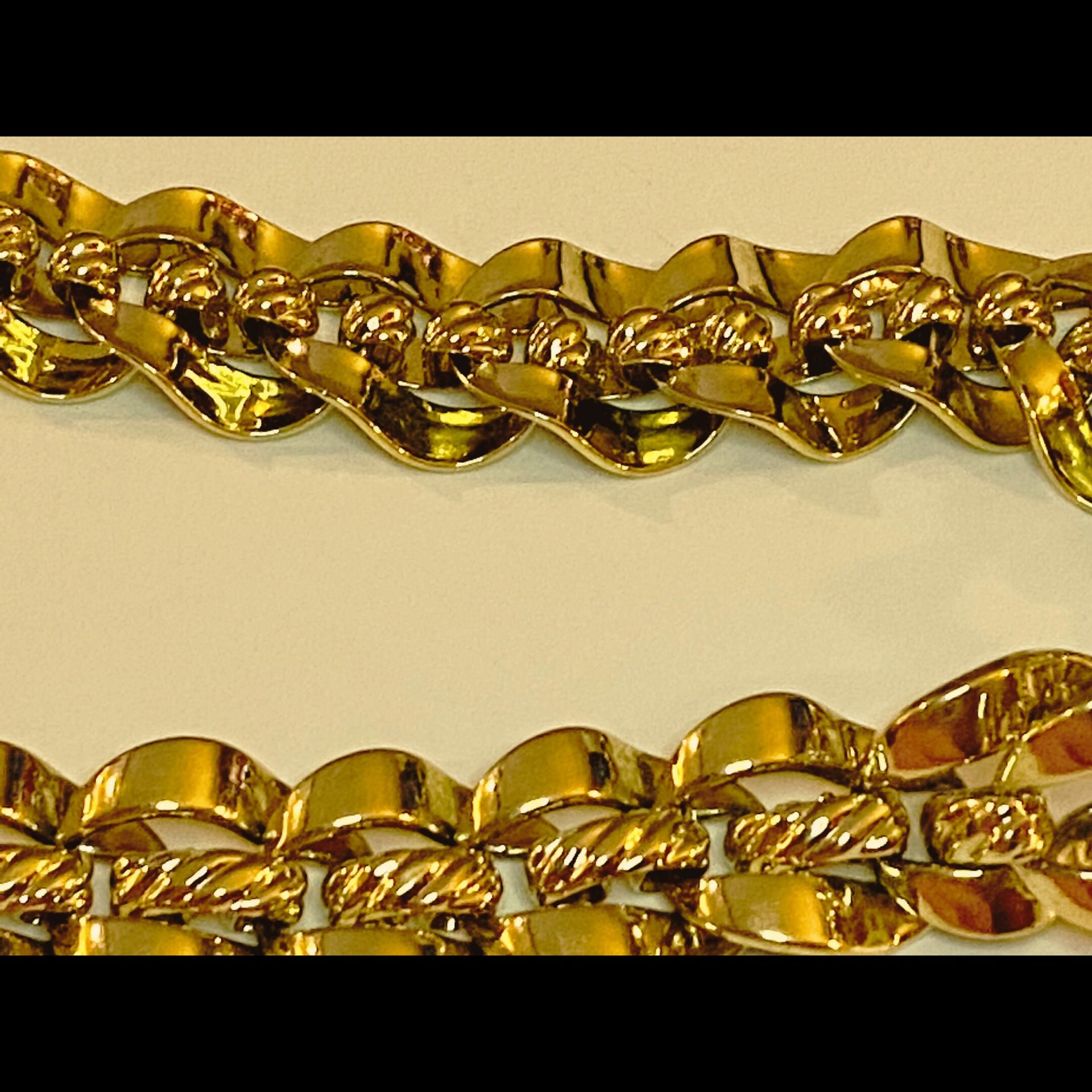 Vintage -  Gold tone choker necklace