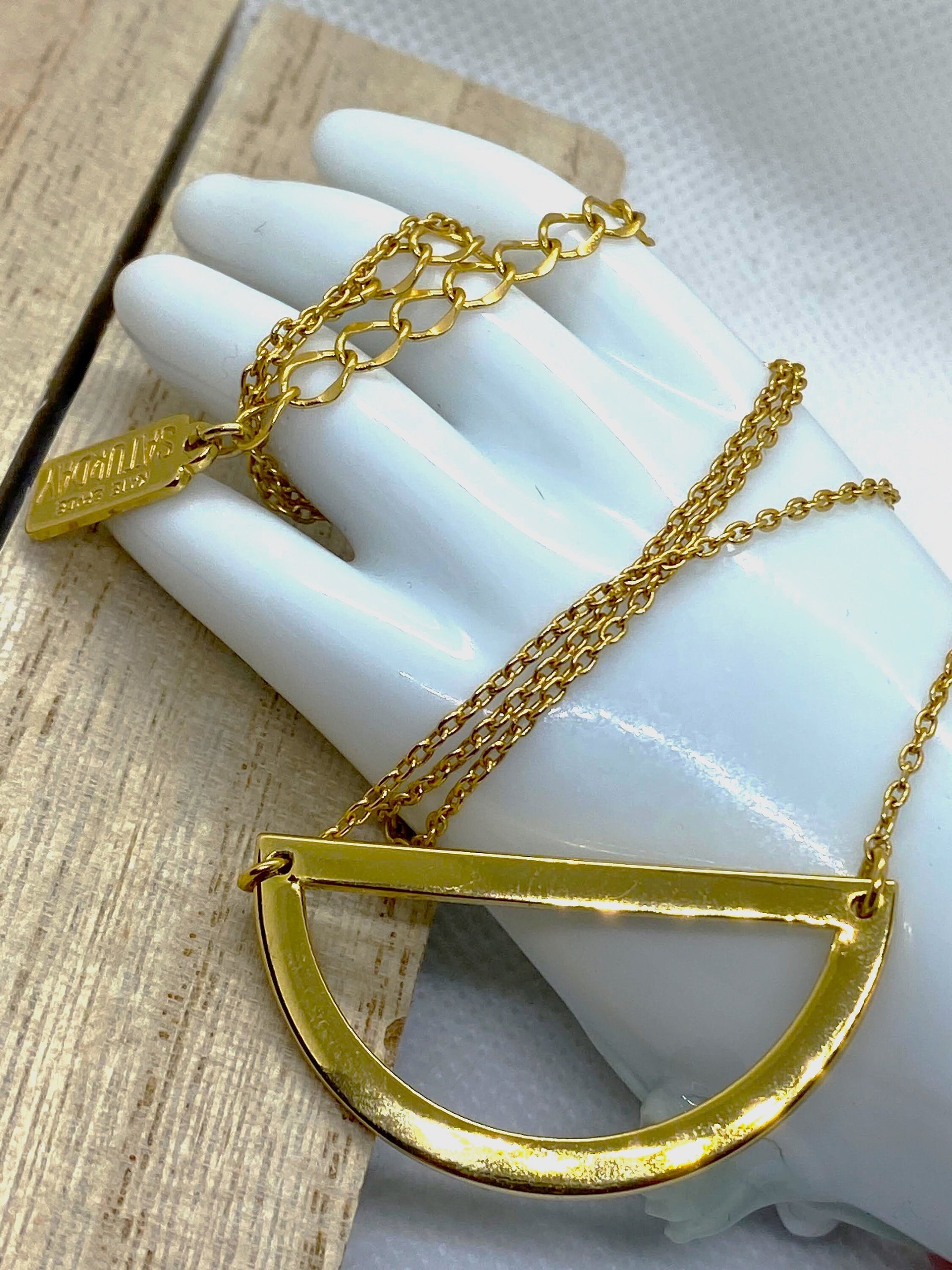 Vintage - Gold toned Saturday half-moon necklace