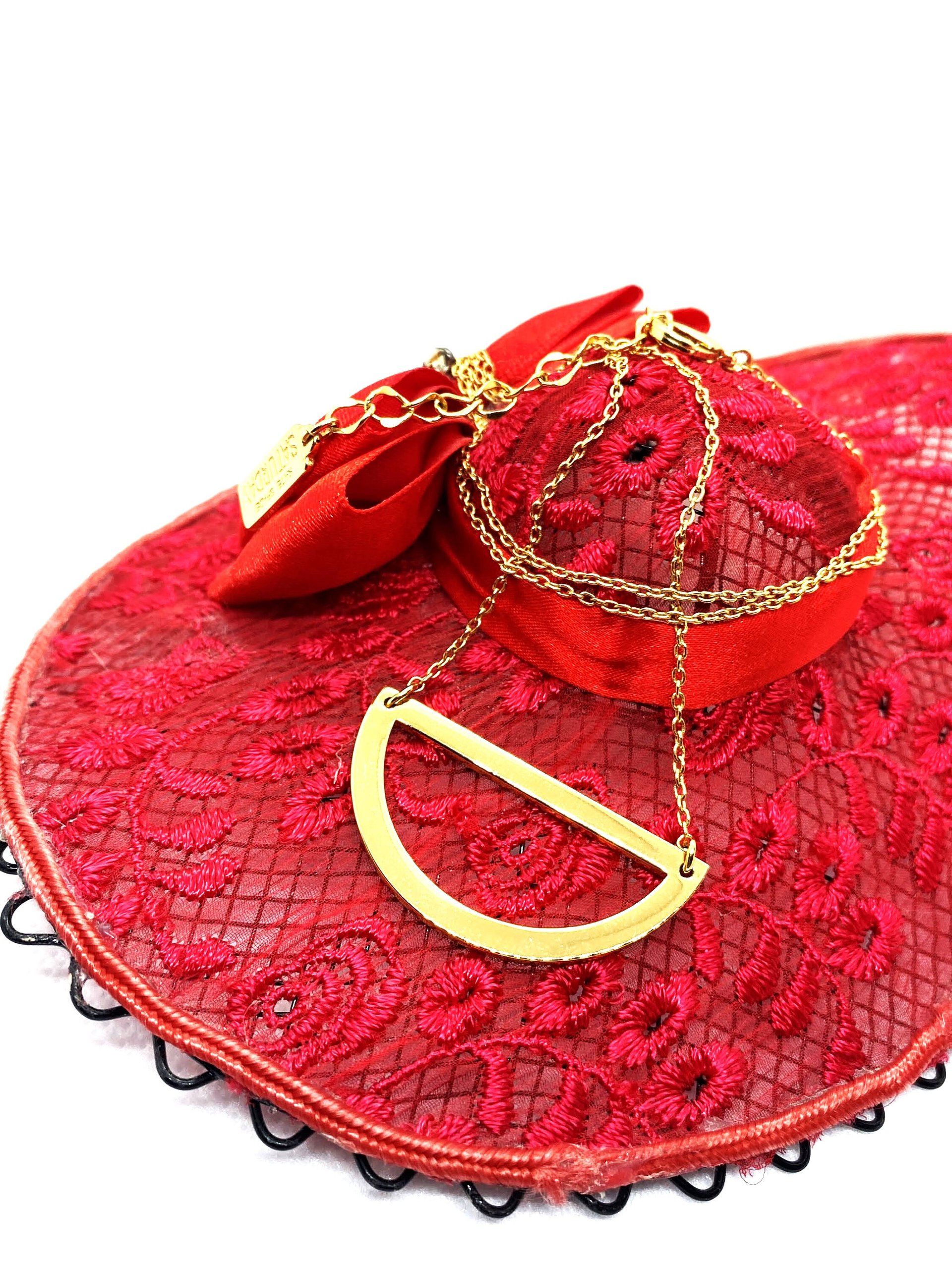 Vintage - Gold toned Saturday half-moon necklace