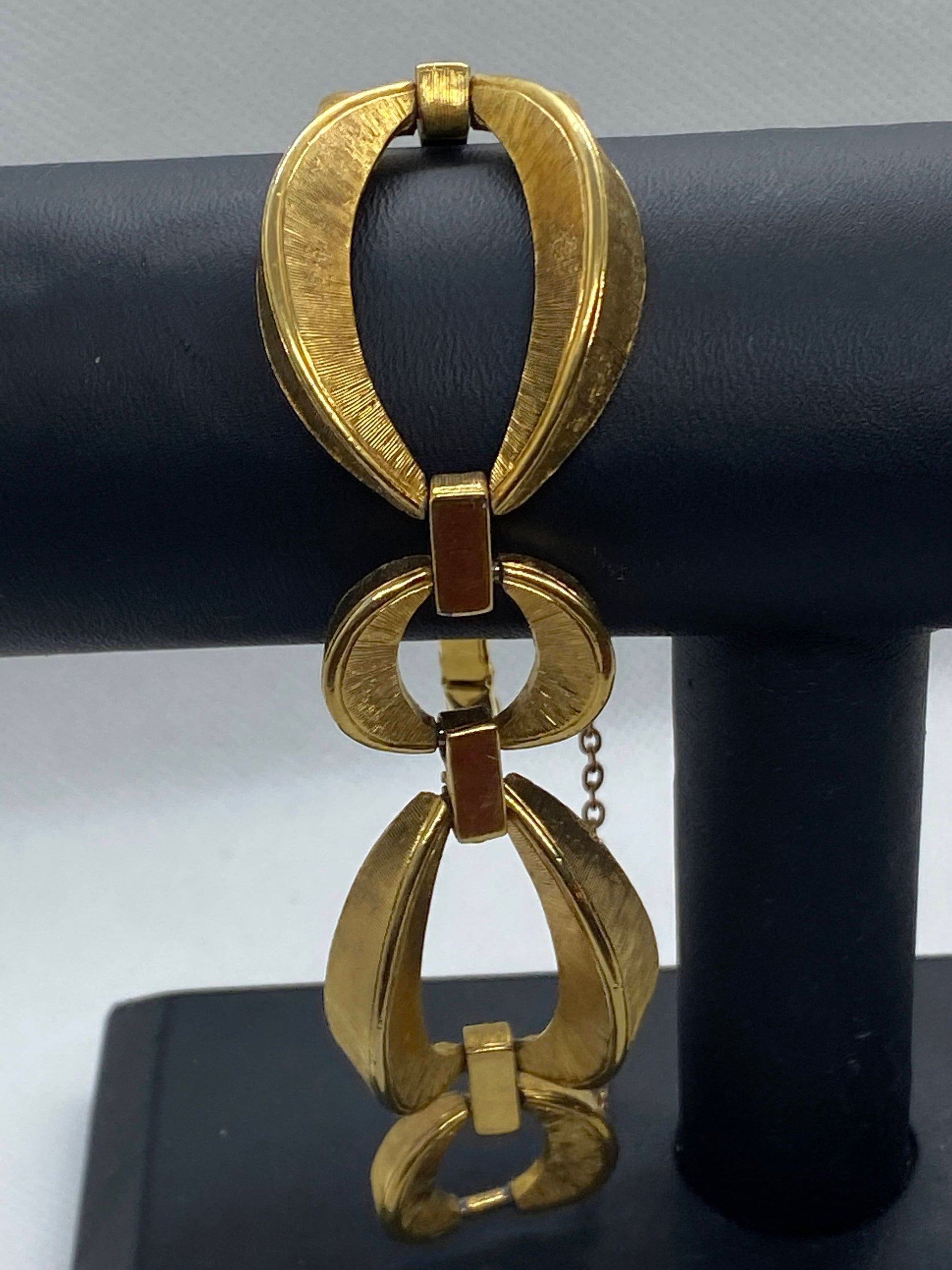 Vintage Gold Tone Signed Dorlan Chunky Oval Chain Link Bracelet