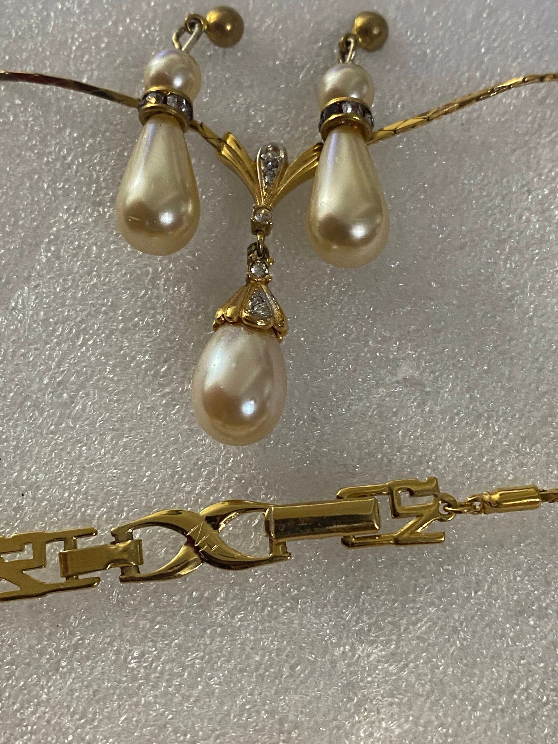 Vintage - Faux Pearl tear drop vermilled gold tone necklace and pierced earring set