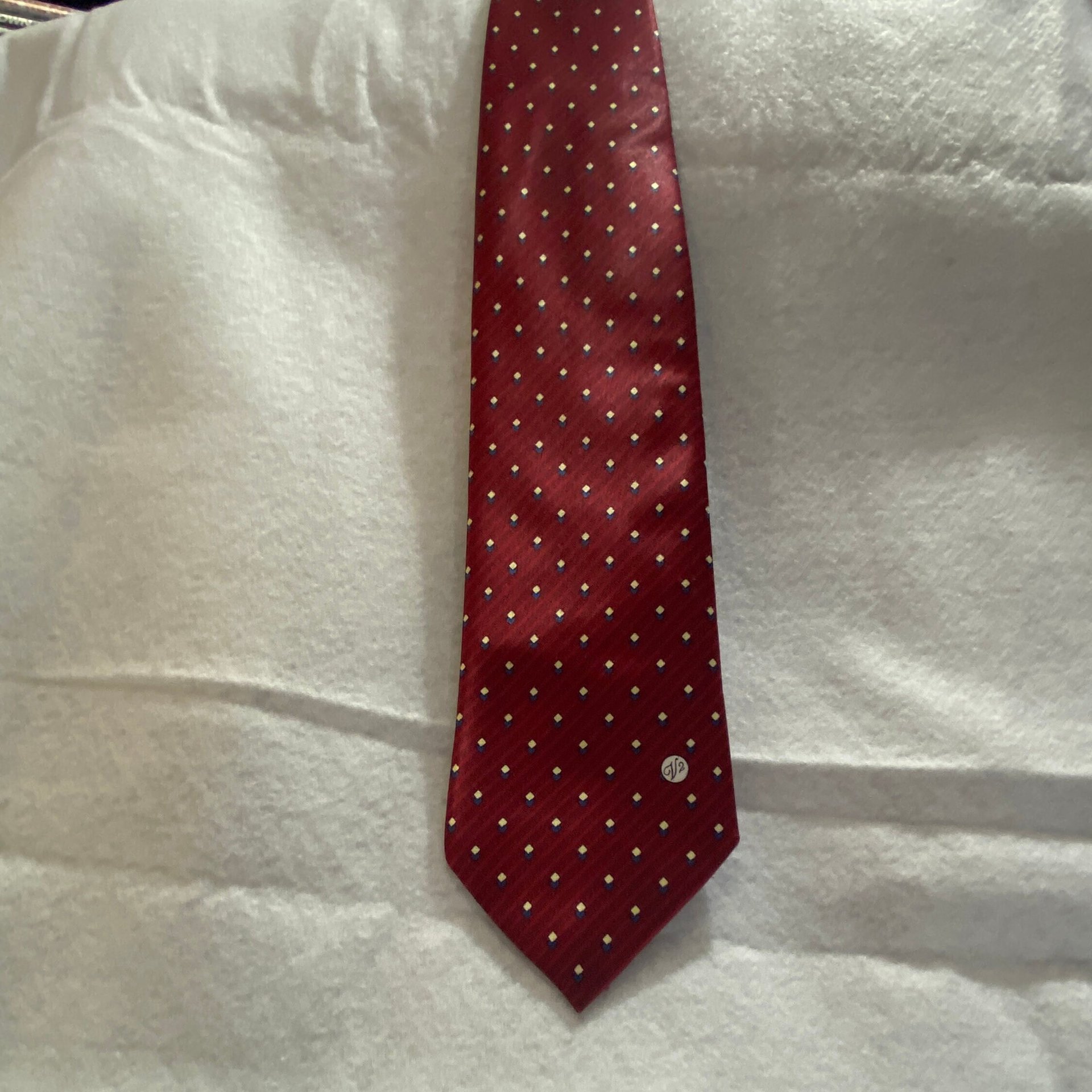 Red Versace V2 necktie with pattern squares