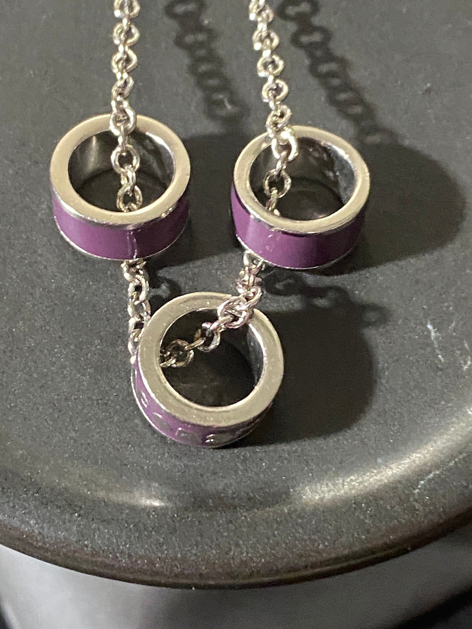 Marc By Marc Jacob - Purple metal ring as pendants on a long silver tone chain necklace