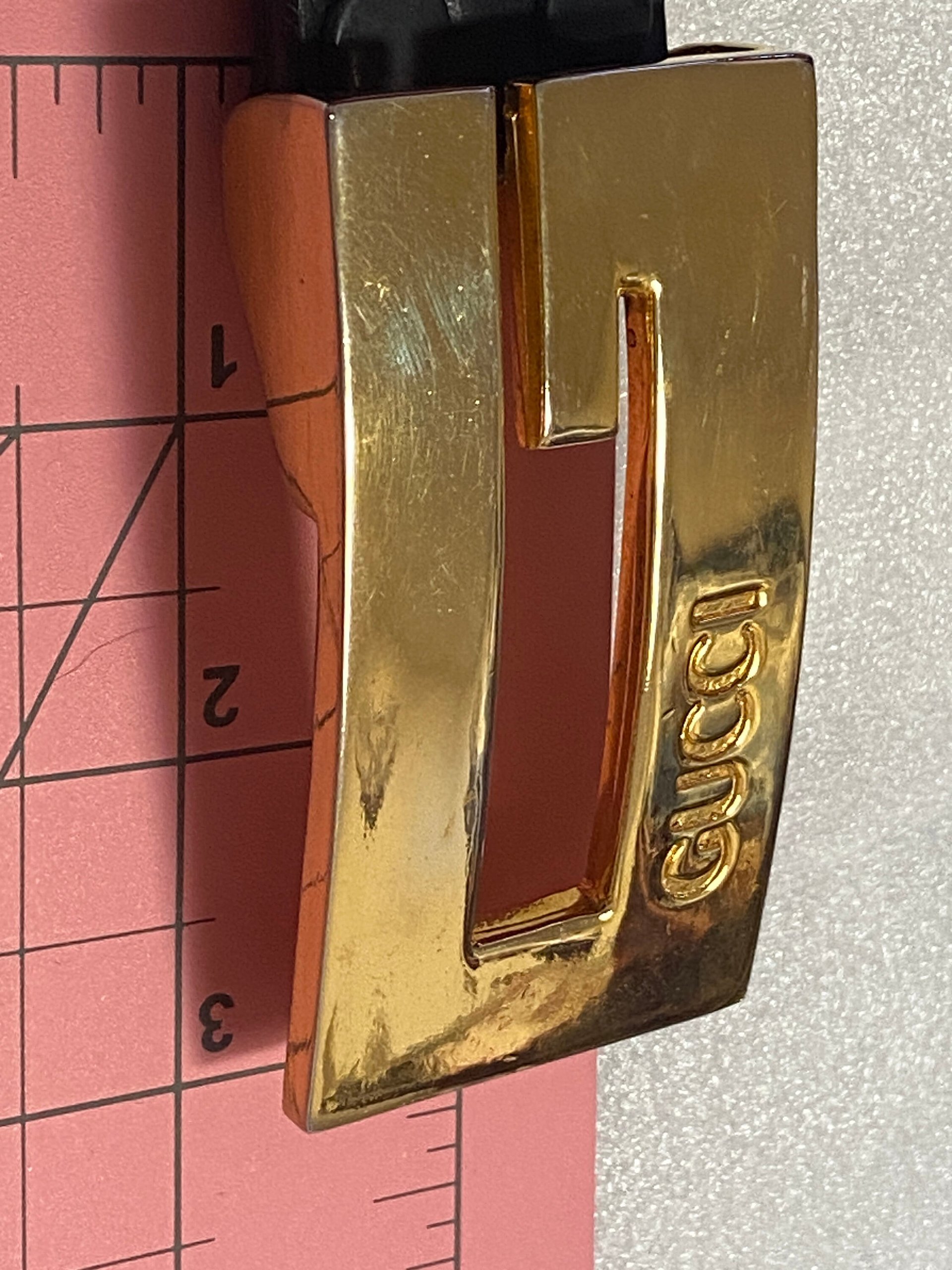 Gold buckle Gucci on black leather belt - Vintage 1990s size small