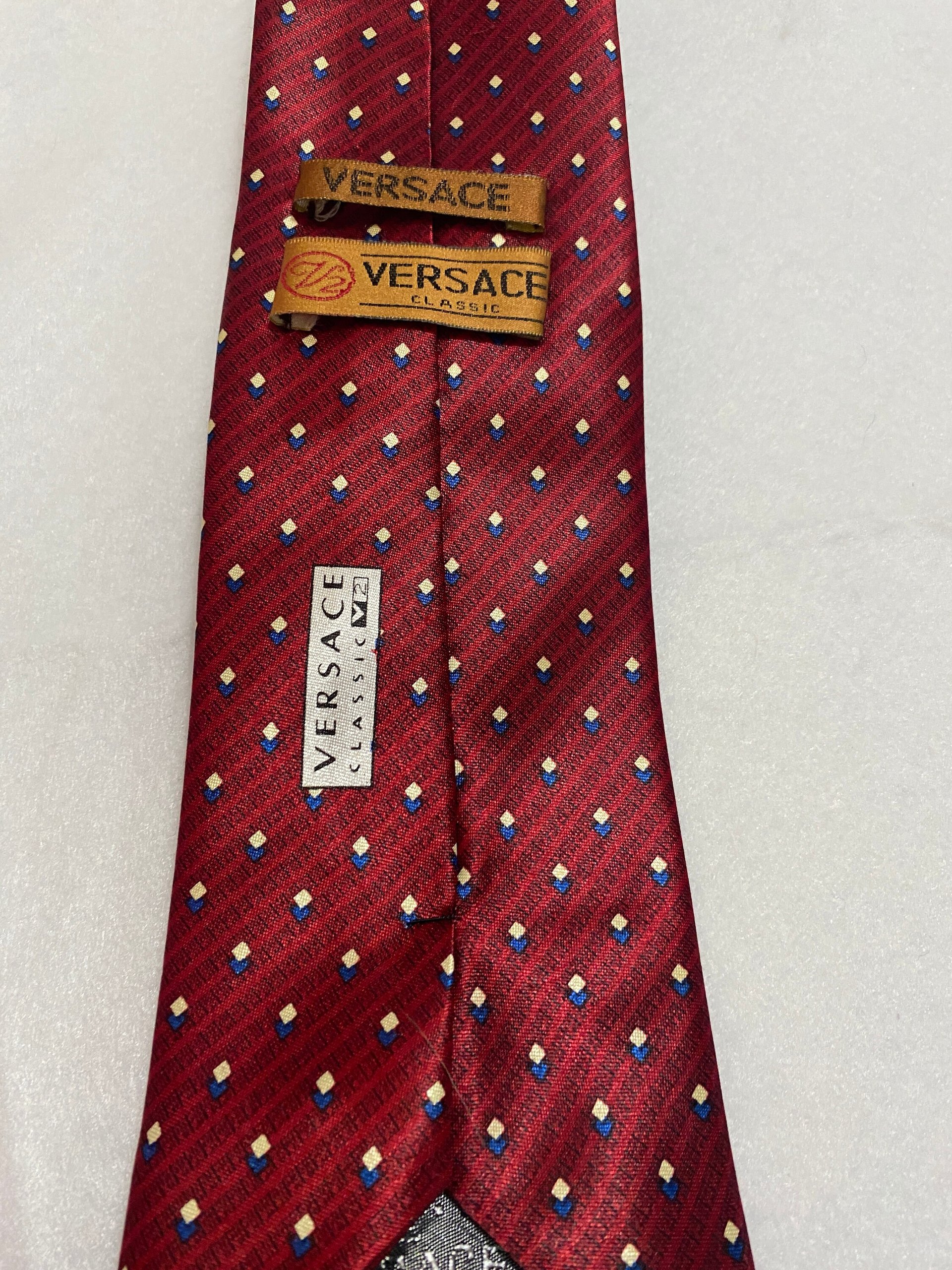 Red Versace V2 necktie with pattern squares
