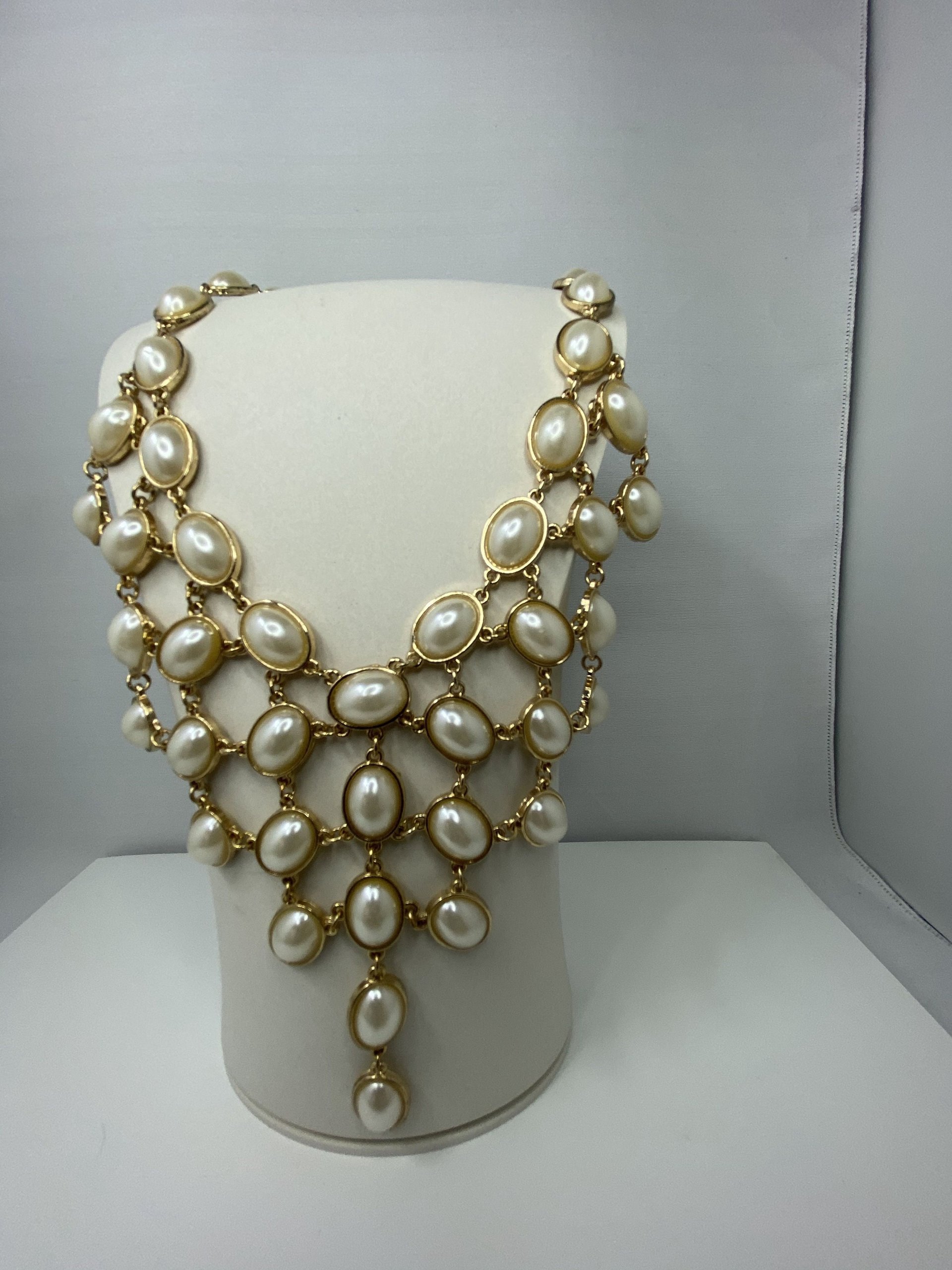 Vintage - Elegant draped neckline oval faux pearl cabochons in gold tone necklace
