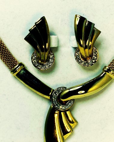 Vintage Gold Tone Mesh and Clip-on Earring set