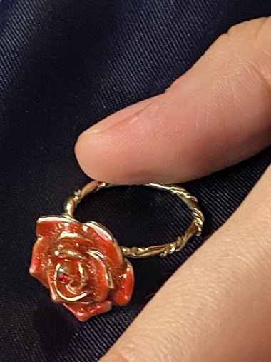 Red Rose enamel twisted band ring