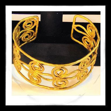Gold toned scroll bracelet