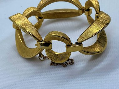 Vintage Gold Tone Signed Dorlan Chunky Oval Chain Link Bracelet