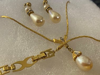 Vintage - Faux Pearl tear drop vermilled gold tone necklace and pierced earring set
