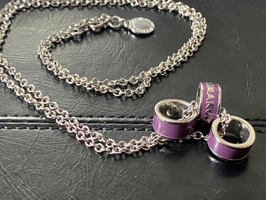Marc By Marc Jacob - Purple metal ring as pendants on a long silver tone chain necklace