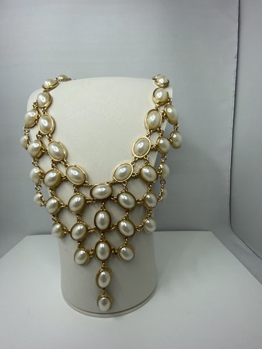 Vintage - Elegant draped neckline oval faux pearl cabochons in gold tone necklace